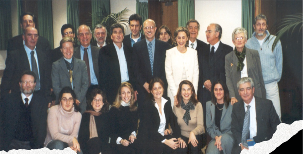 Immagine che contiene vestiti, persona, uomo, Viso umano

Il contenuto generato dall'IA potrebbe non essere corretto.