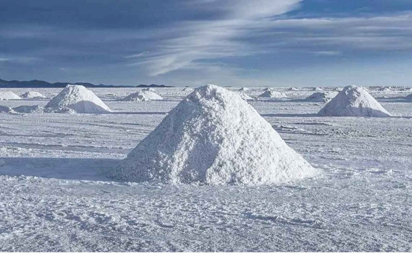 Immagine che contiene edificio, neve, cielo, aria aperta

Il contenuto generato dall'IA potrebbe non essere corretto.